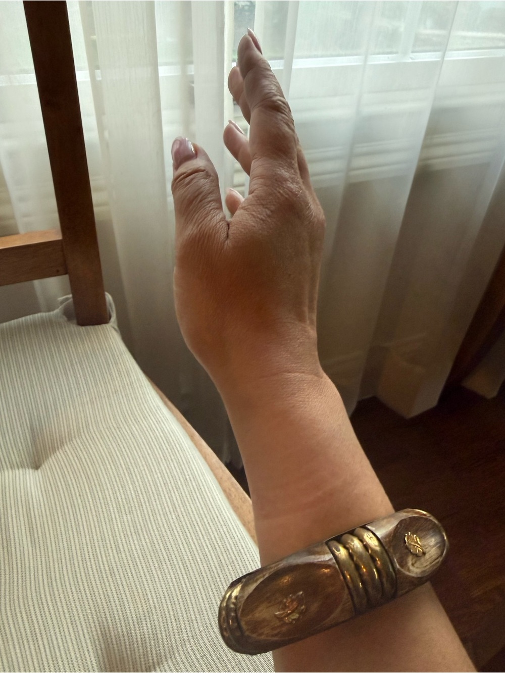 Carved Bone & Brass Leaf Accent Vintage Bangle - Picture 11 of 11